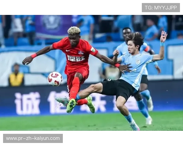 大连英博一次精准直塞险些完成破门